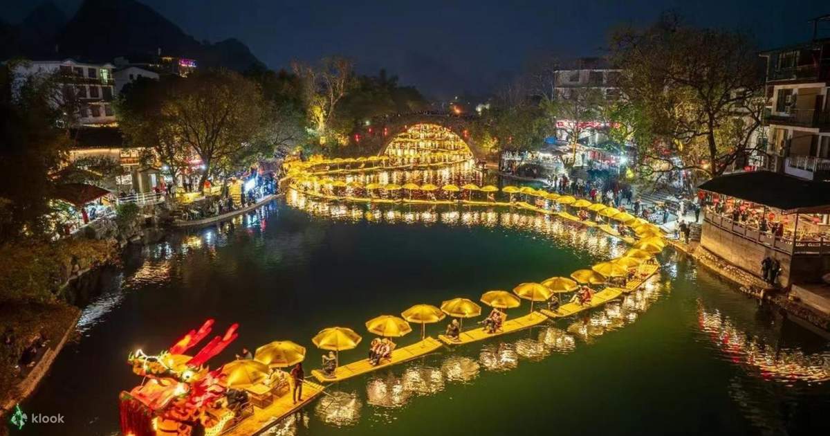 A scenic view of Lijiang Jinlongqiao