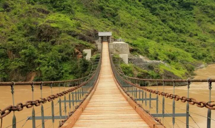 A scenic view of Lijiang Jinlongqiao