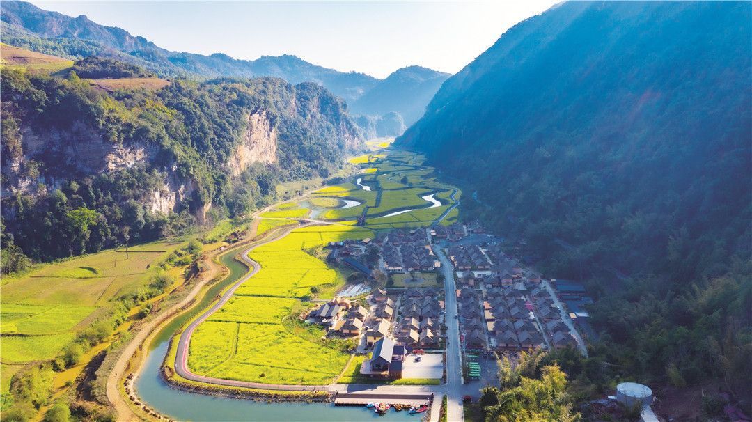A scenic view of Lincang Cangyuan Yahua