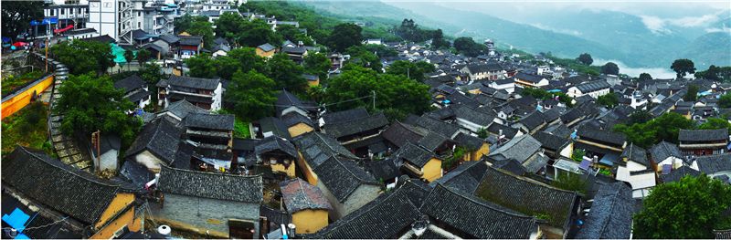 A scenic view of Lincang Fengqing Chachang Laochangqu Jiuzhi