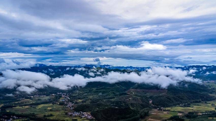 A scenic view of Lincang Liulanghe Mofangqun