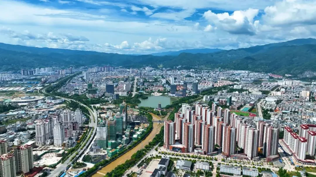 A scenic view of Lincang Liulanghe Mofangqun