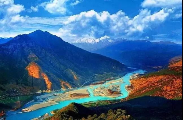 A scenic view of Lincang Shifodong Yizhi