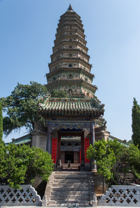 A scenic view of Linfen Lingguang Temple Liuli Pagoda