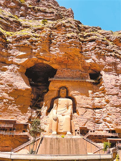 A scenic view of Linxia Binglingsi Shiku