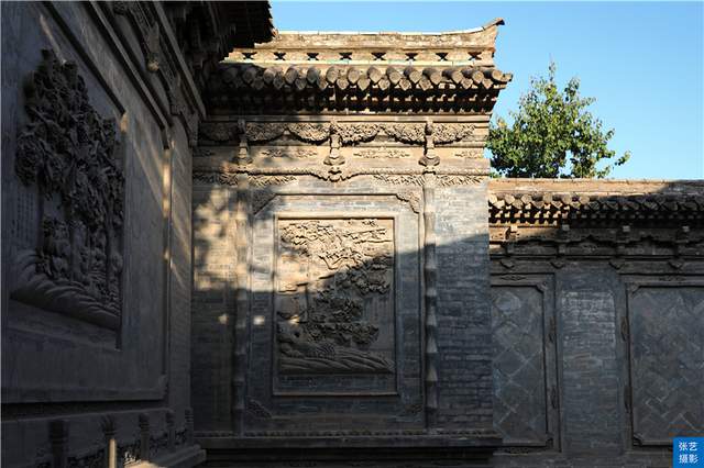 A scenic view of Linxia Donggongguan Hudielou