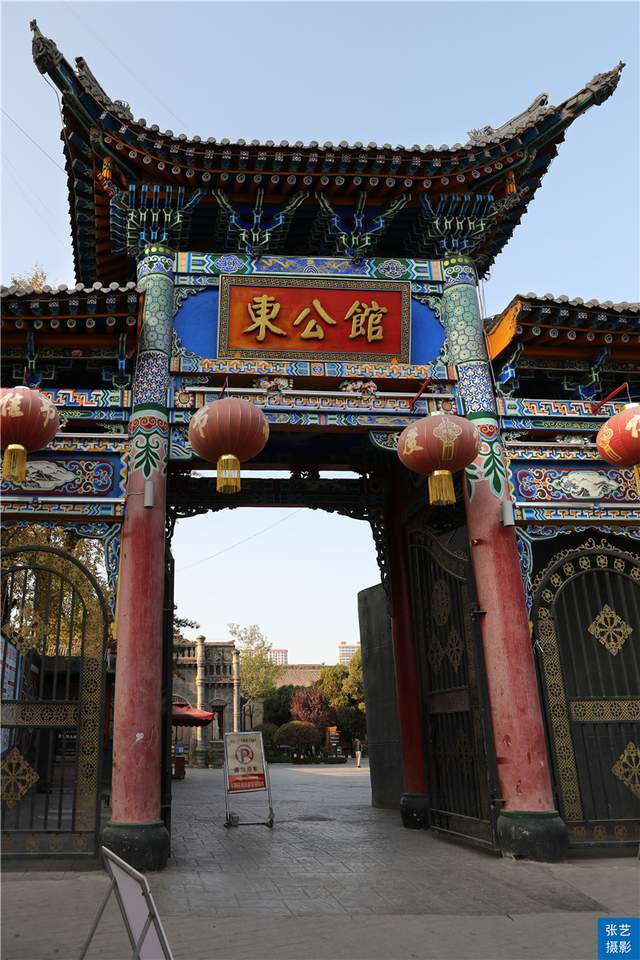 A scenic view of Linxia Donggongguan Hudielou