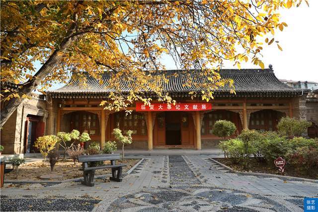 A scenic view of Linxia Donggongguan Hudielou