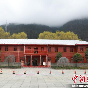 A scenic view of Linzhi Zhamu Zhongxin Xianwei Honglou