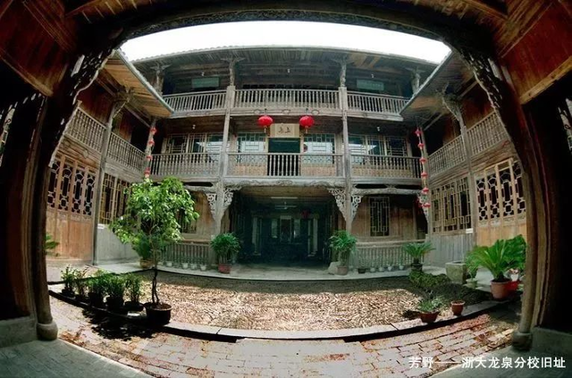 A scenic view of Lishui Zhejiang Daxue Longquan Fenxiao Jiuzhi