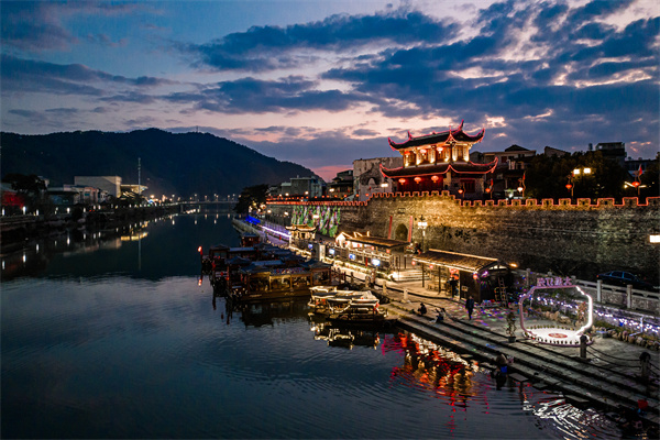 A scenic view of Longyan Tingzhou Chengqiang
