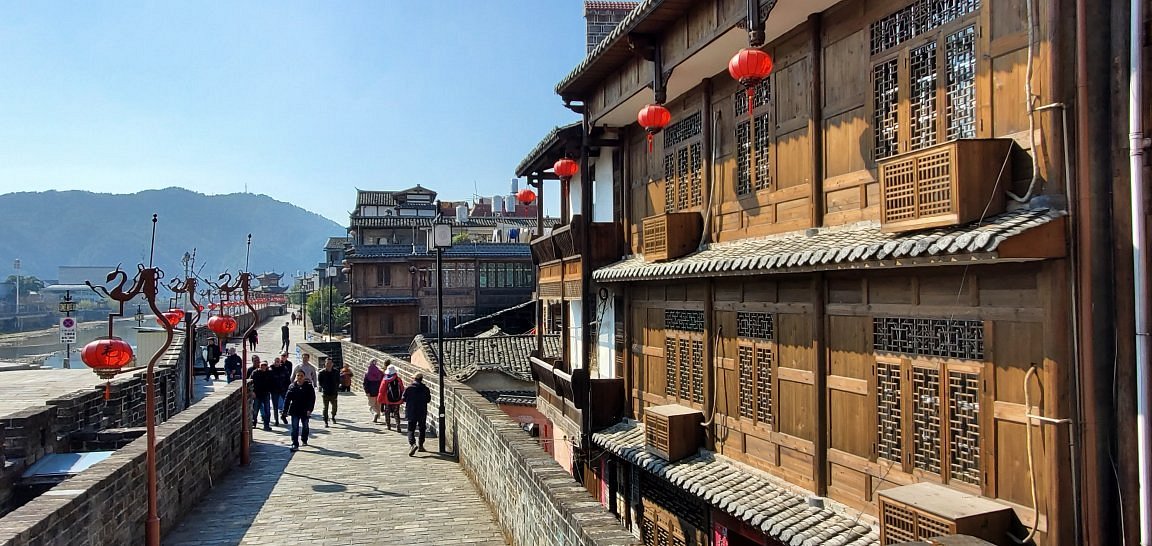 A scenic view of Longyan Tingzhou Chengqiang