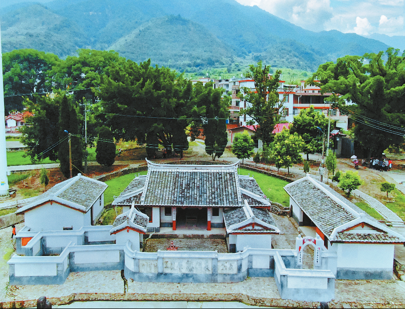 A scenic view of Longyan Zhongyang Hongse Jiaotongxian Jiuzhi