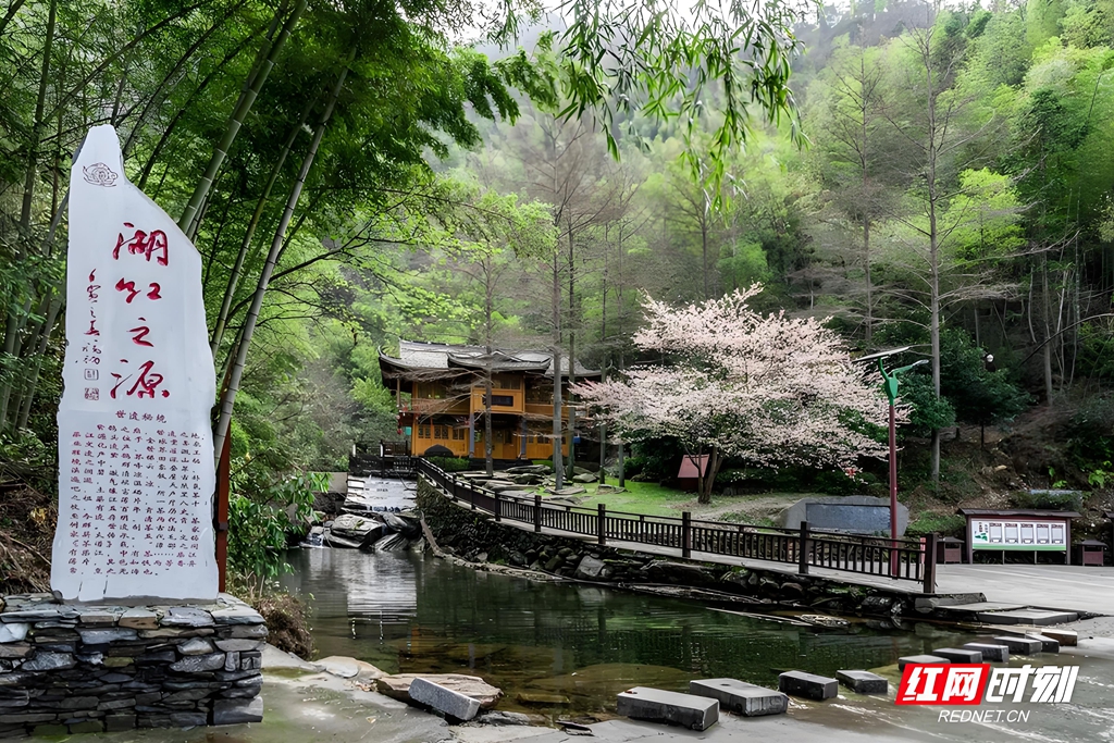 A scenic view of Loudi Honger Juntuan Changzheng Silingbu Jiuzhi