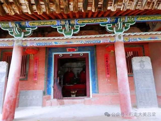 A scenic view of Luliang Baicaopo Longtian Tudi Temple