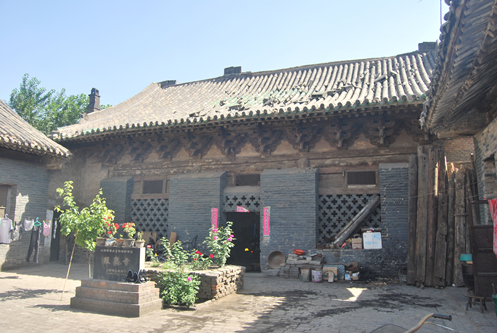 A scenic view of Luliang Baicaopo Longtian Tudi Temple