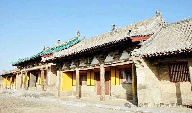 A scenic view of Luliang Fenyang Wuyue Temple