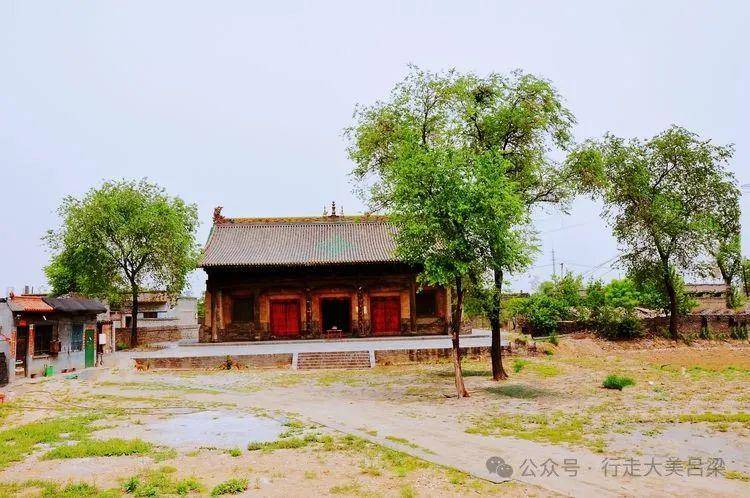 A scenic view of Luliang Xiaoyi Tianqi Temple