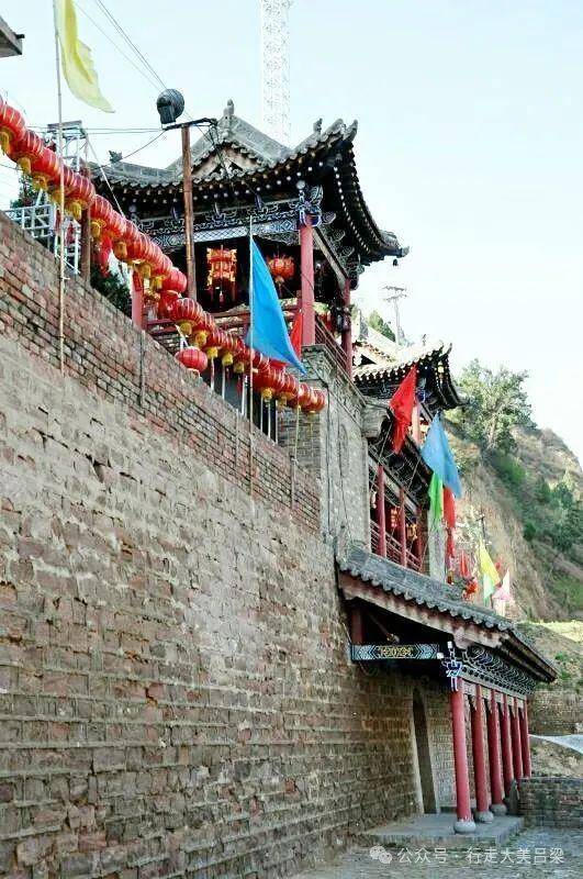 A scenic view of Luliang Yuxu Gong Xiayuan