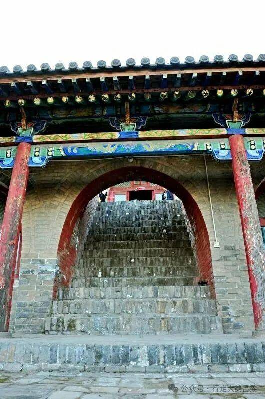 A scenic view of Luliang Yuxu Gong Xiayuan