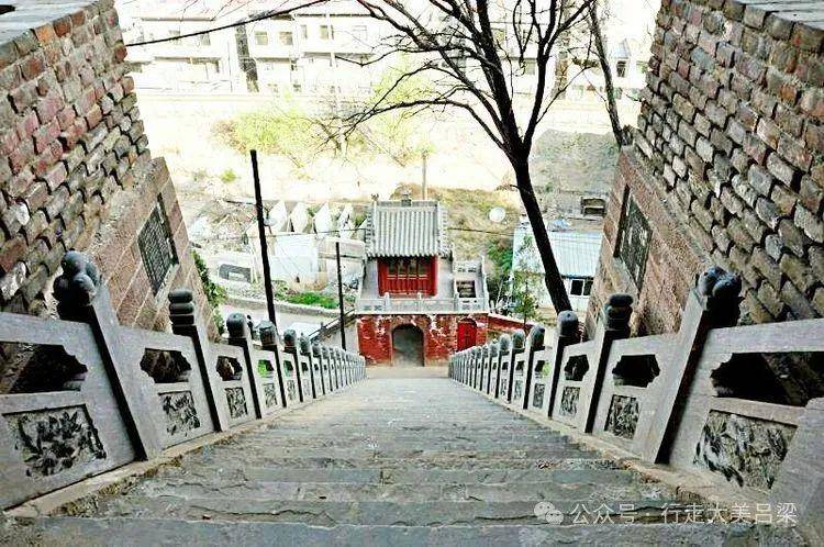 A scenic view of Luliang Yuxu Gong Xiayuan