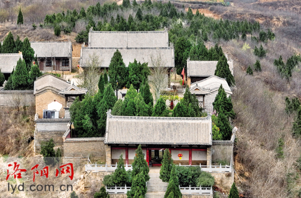 A scenic view of Luoyang Houjinxianling