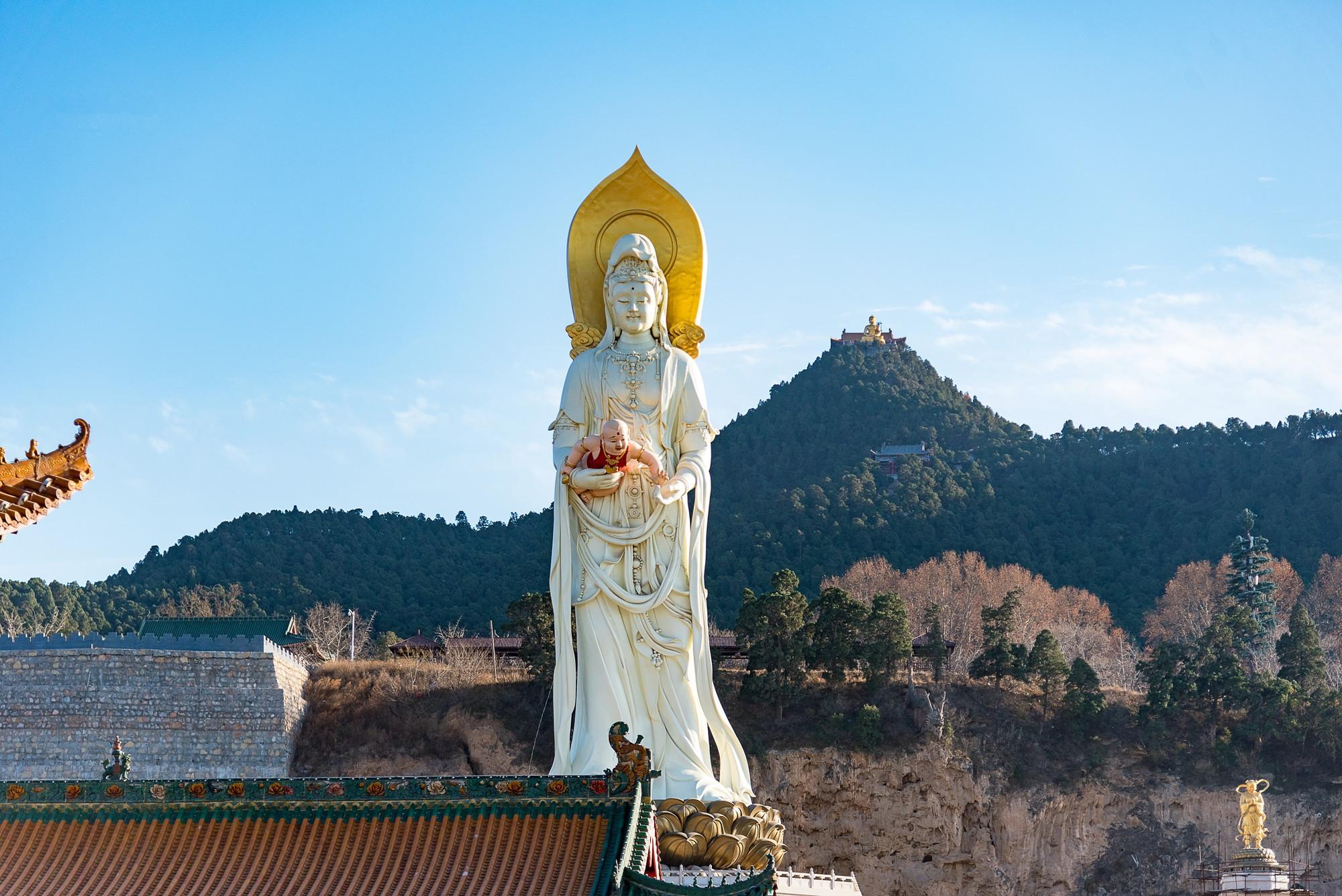 A scenic view of Luoyang Lingshansi