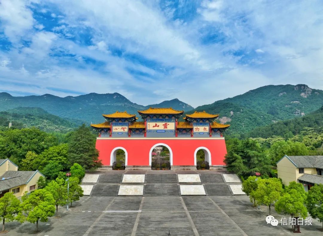 A scenic view of Luoyang Lingshansi