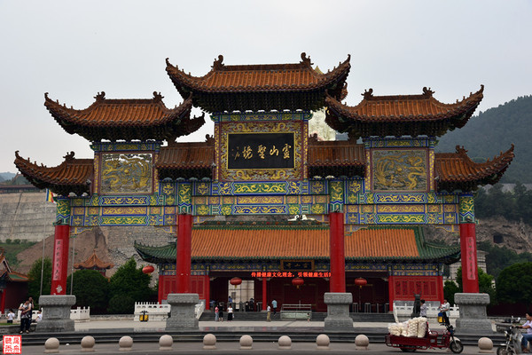 A scenic view of Luoyang Lingshansi
