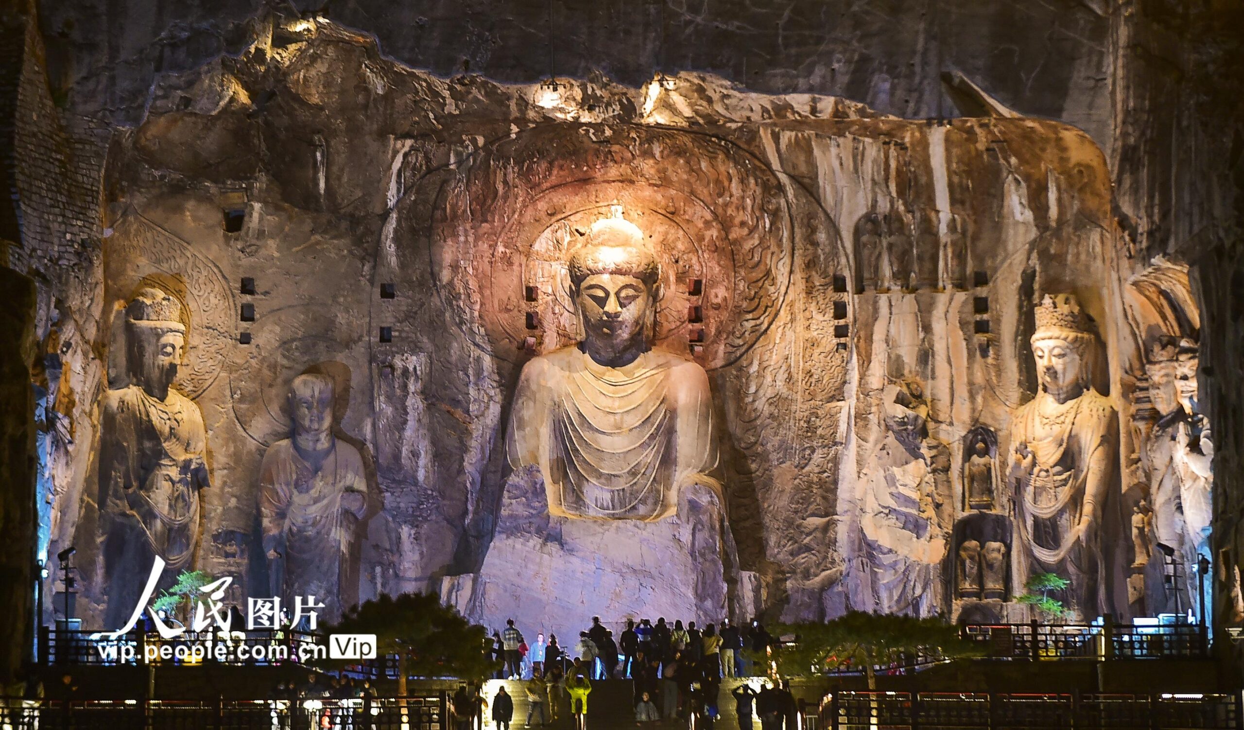 A scenic view of Luoyang Longmenshiku