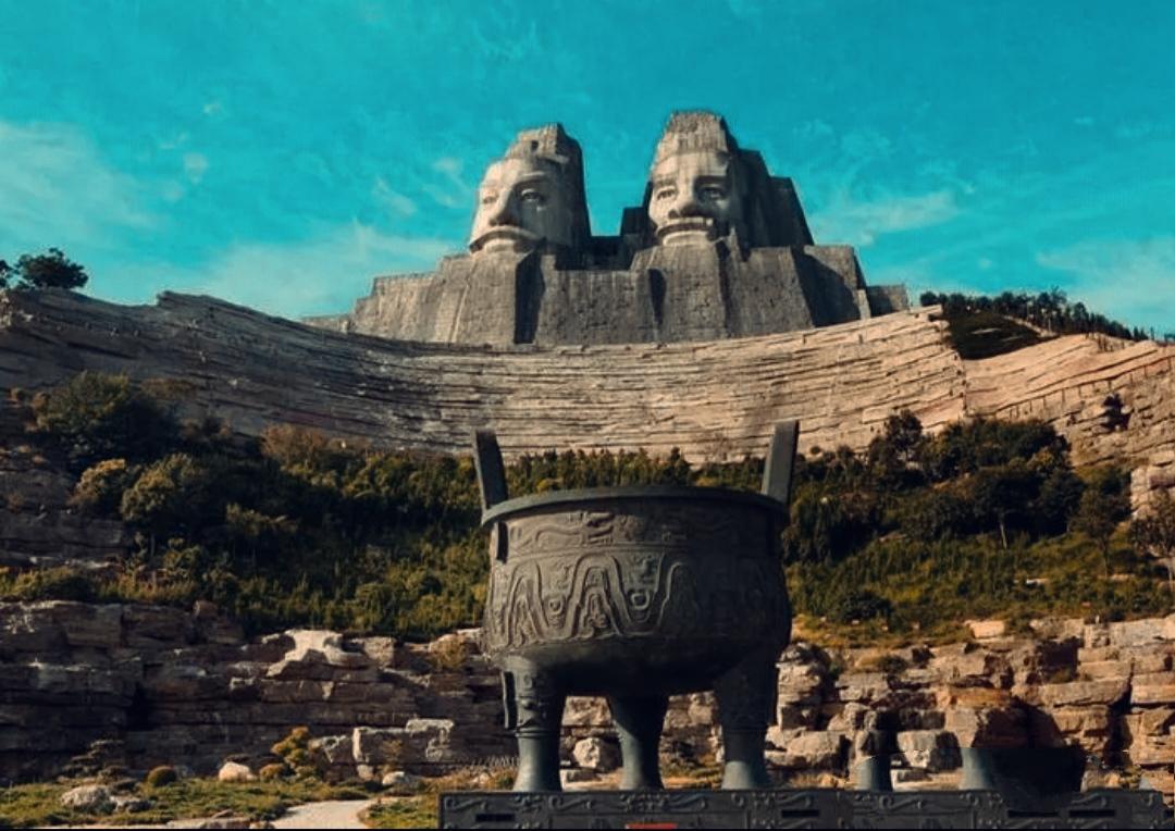 A scenic view of Luoyang Mangshanlingmuqun