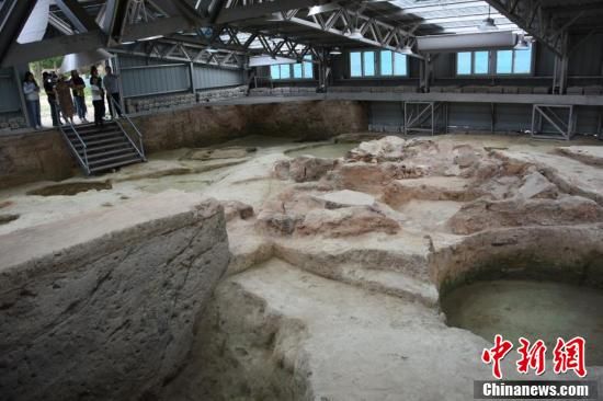 A scenic view of Luoyang Suyanyizhi