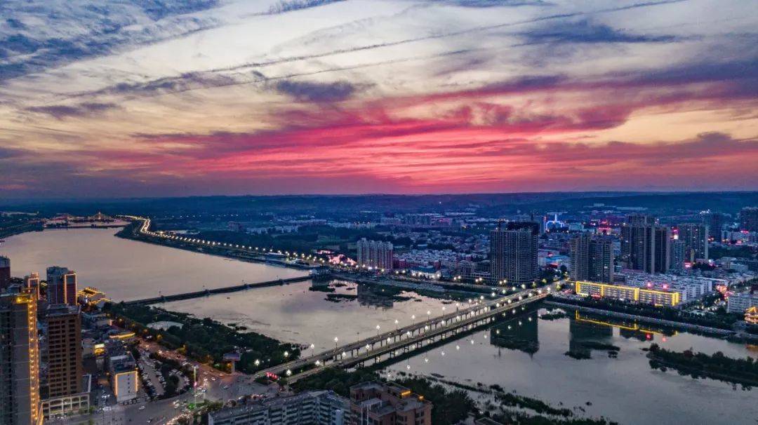 A scenic view of Luoyang Yiyangfuchangge