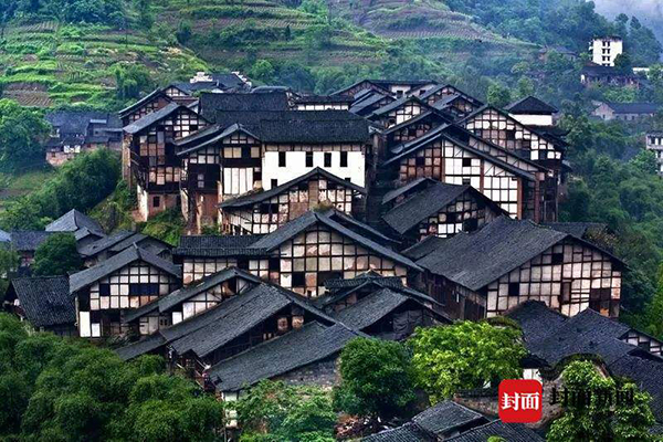 A scenic view of Luzhou Fubao Gujianzhuqun