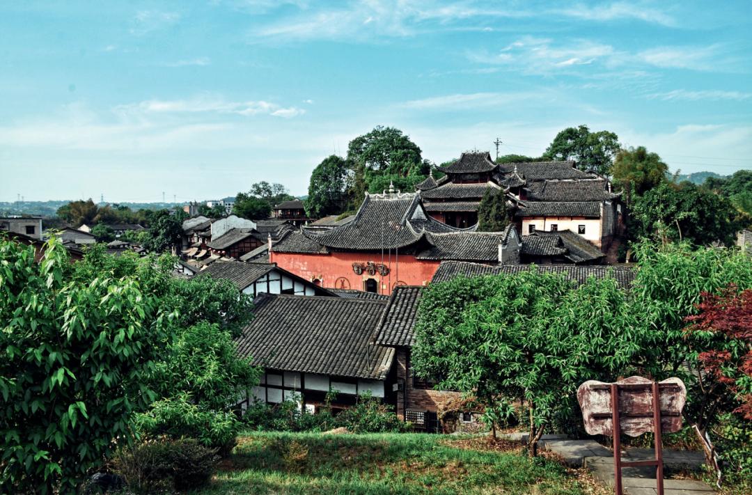A scenic view of Luzhou Yaoba Zhen Gujianzhuqun
