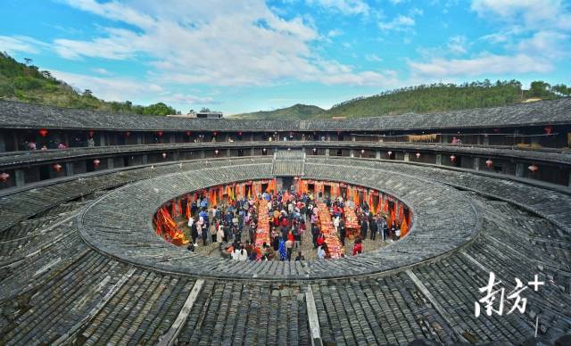 A scenic view of Meizhou Lianfeng Huaelou