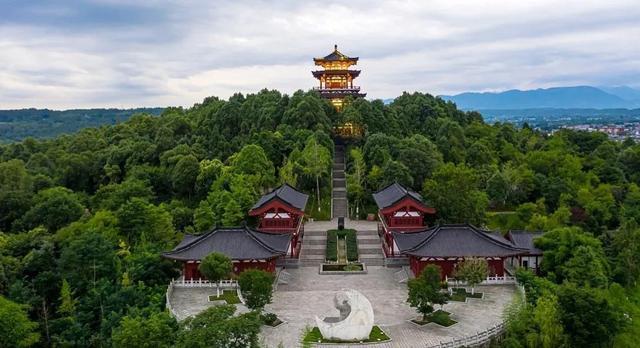 A scenic view of Mianyang Hualinsi Dadian