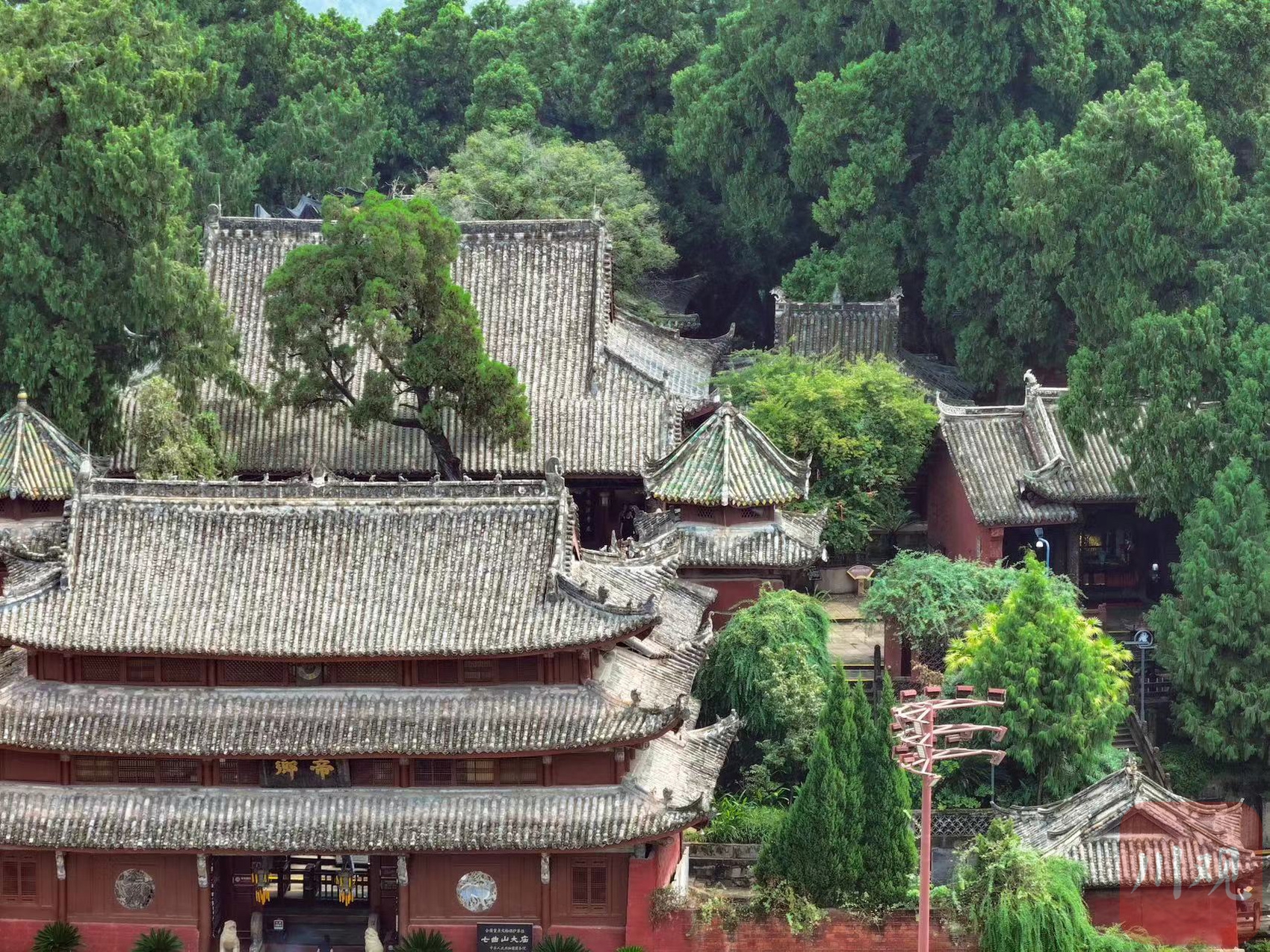 A scenic view of Mianyang Qiqushan Damiao