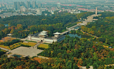 A scenic view of Nanjing Yuhuatai Lieshi Lingyuan