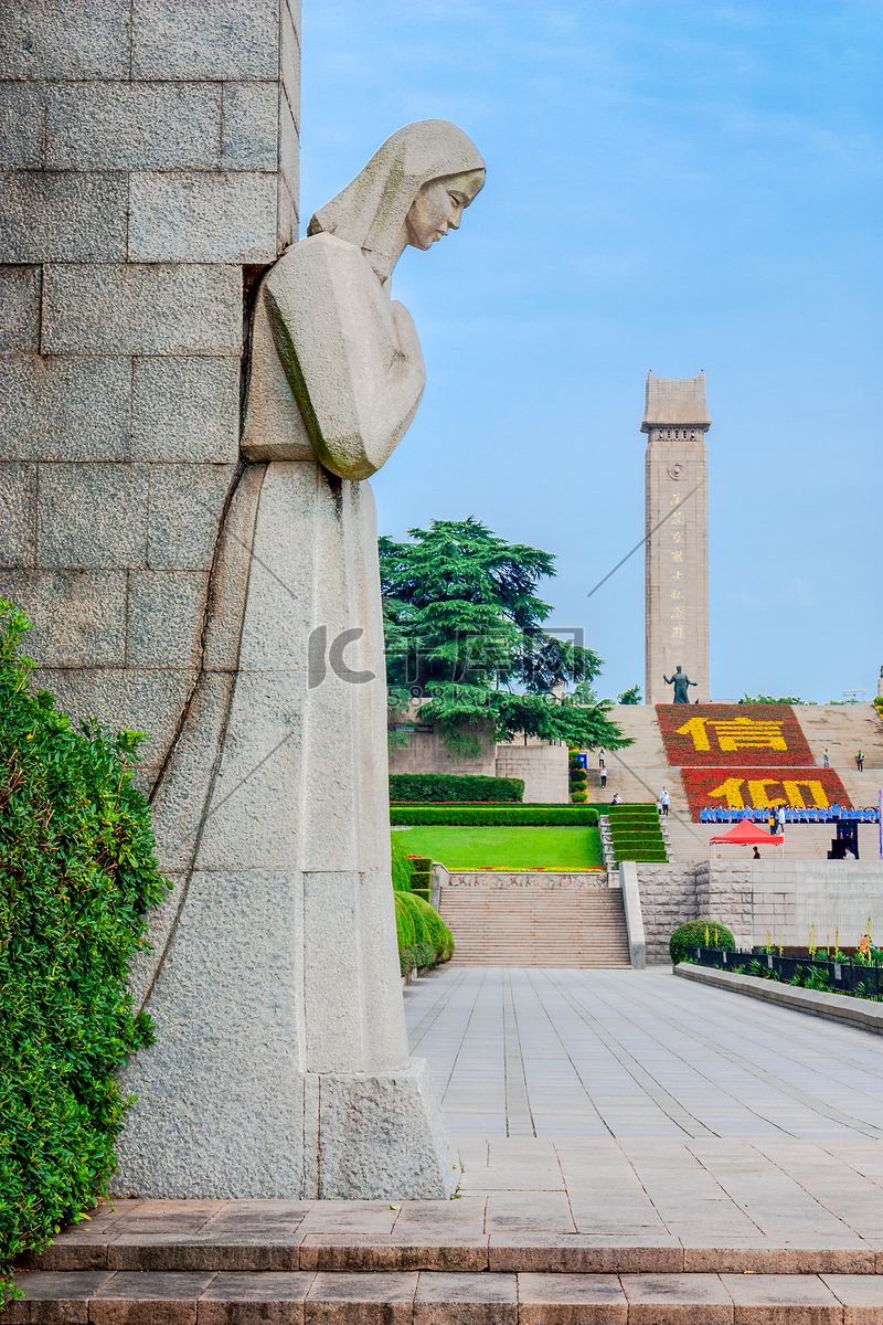 A scenic view of Nanjing Yuhuatai Lieshi Lingyuan