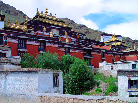 A scenic view of Naqu Bangna Si
