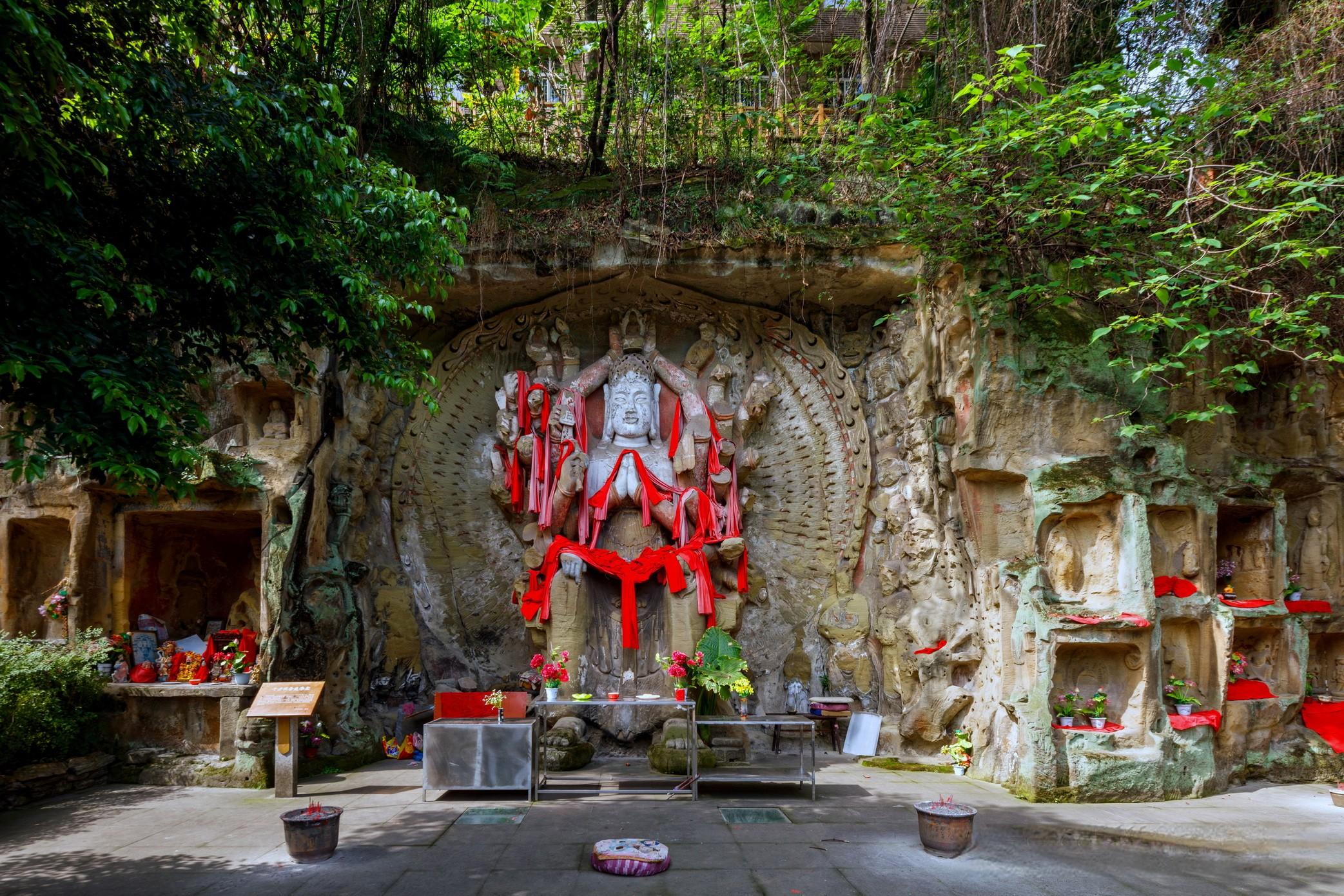 A scenic view of Neijiang Xianglongshan Moya Zaoxiang