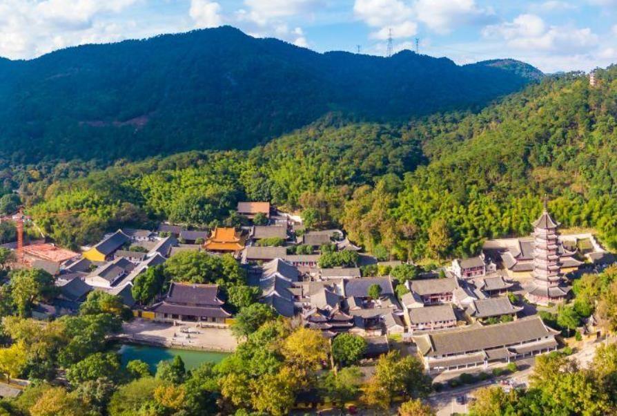 A scenic view of Ningbo Ayuwangsi