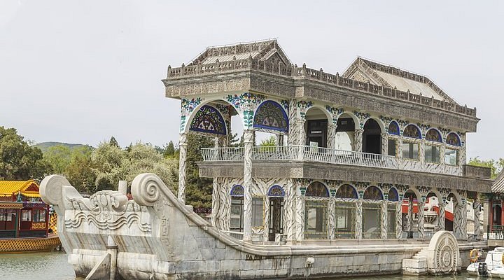 A scenic view of Ningbo Wangshouren Guju