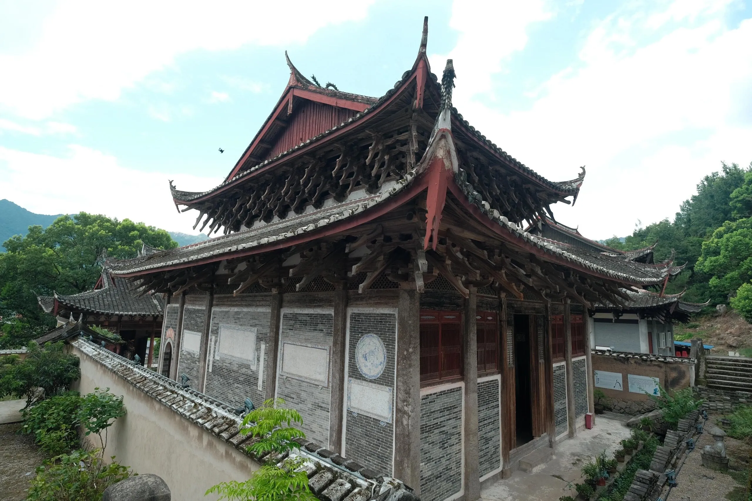 A scenic view of Ningde Shifengsi Guanyinting