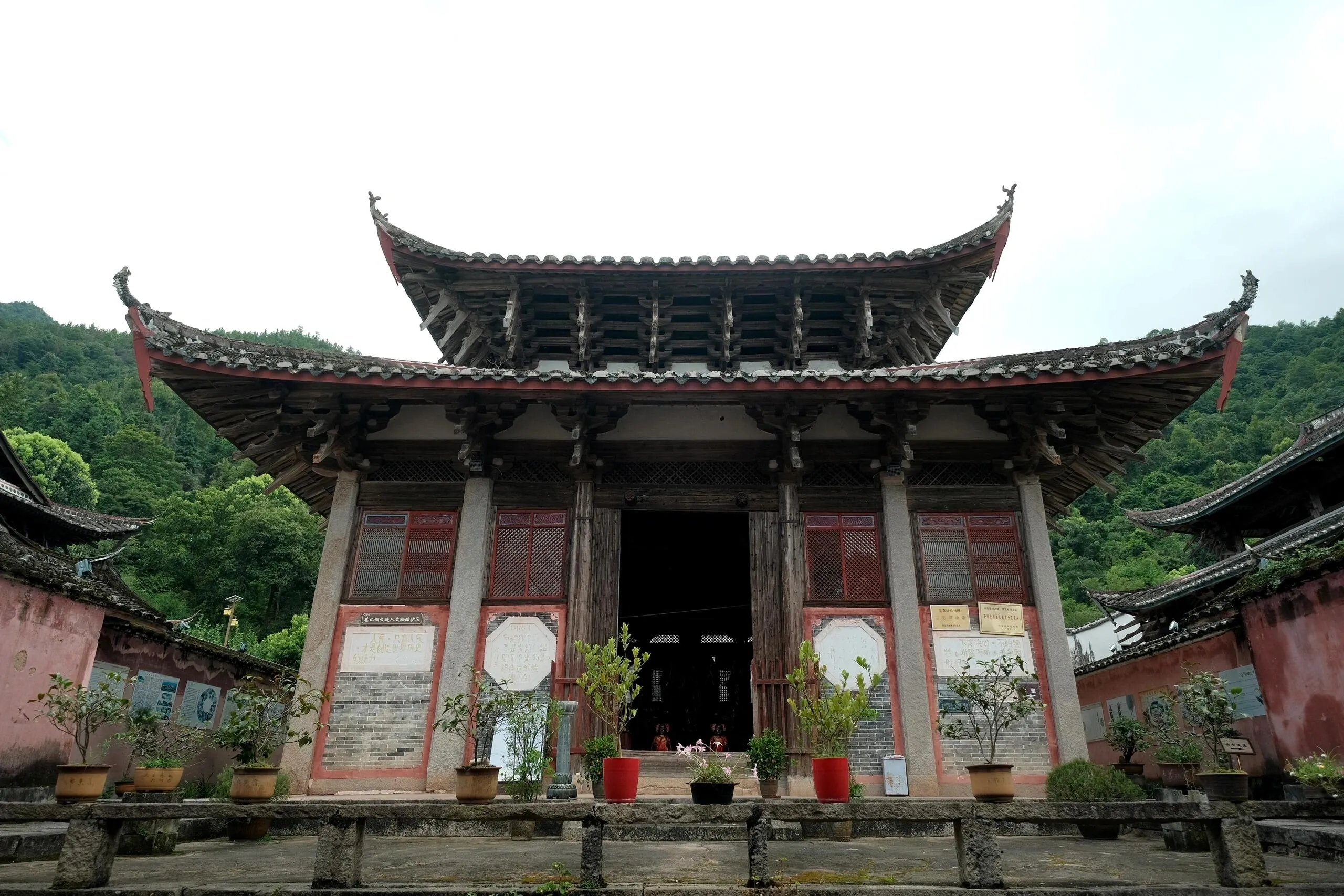 A scenic view of Ningde Shifengsi Guanyinting