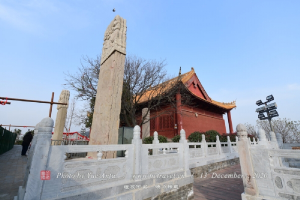 A scenic view of Pingdingshan Xiangshansidabeiguanyindashitahibeike