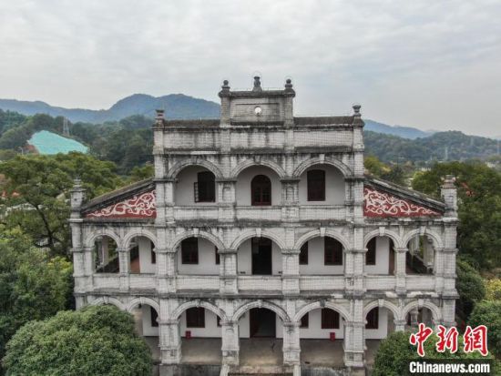 Culinary Delights and Scenic Wonders: Exploring Pingxiang Anyuan Lukuan Gongren Julebu Jiuzhi
