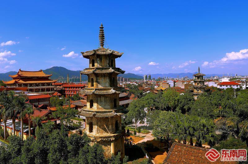 A scenic view of Putian Longhua Shuangta