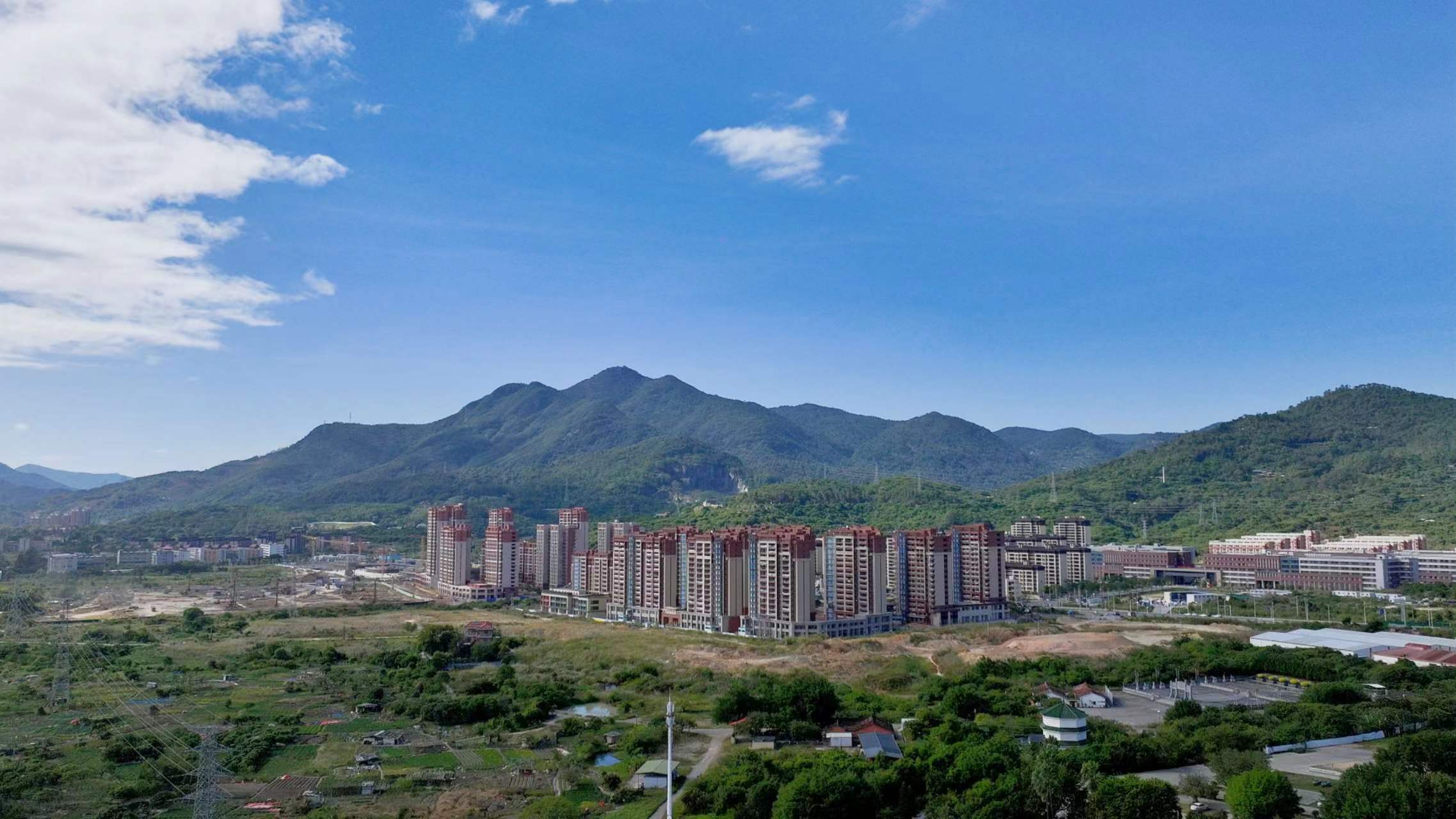 A scenic view of Putian Longhua Shuangta